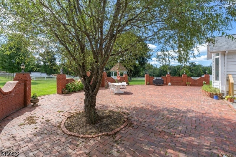 70 Sutton Rd