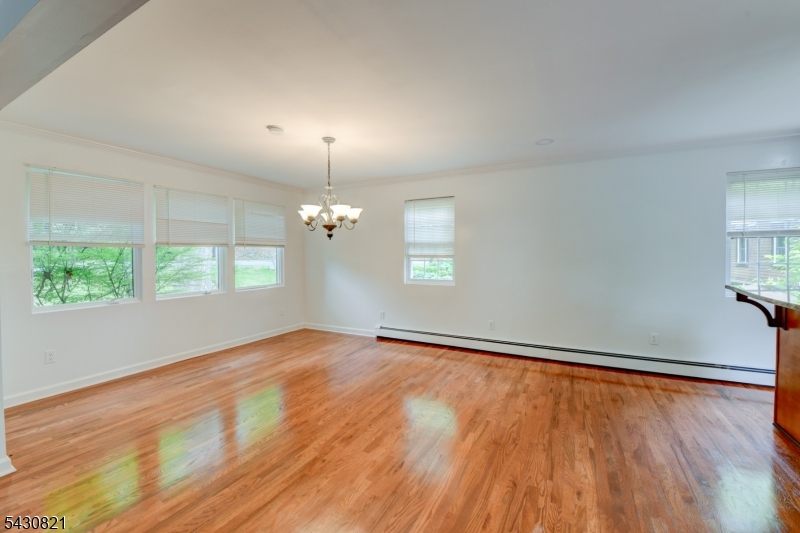 10 Toye St