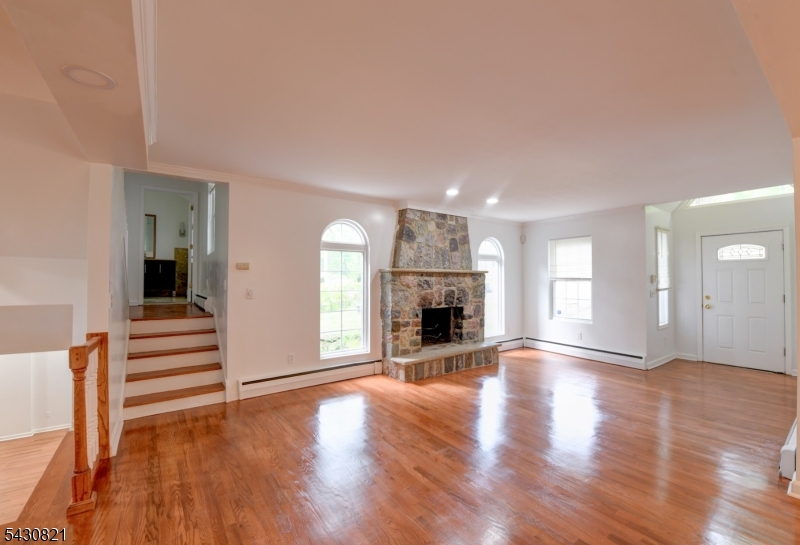 10 Toye St