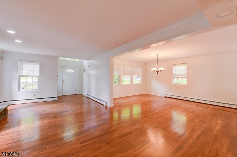 10 Toye St