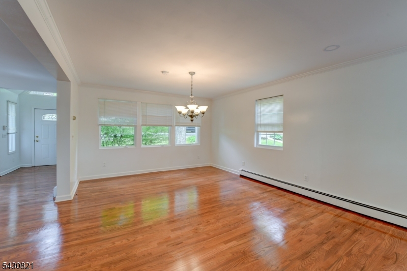 10 Toye St