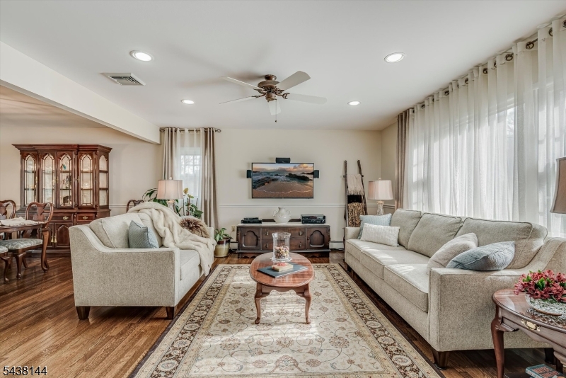 52 Castlewood Trl