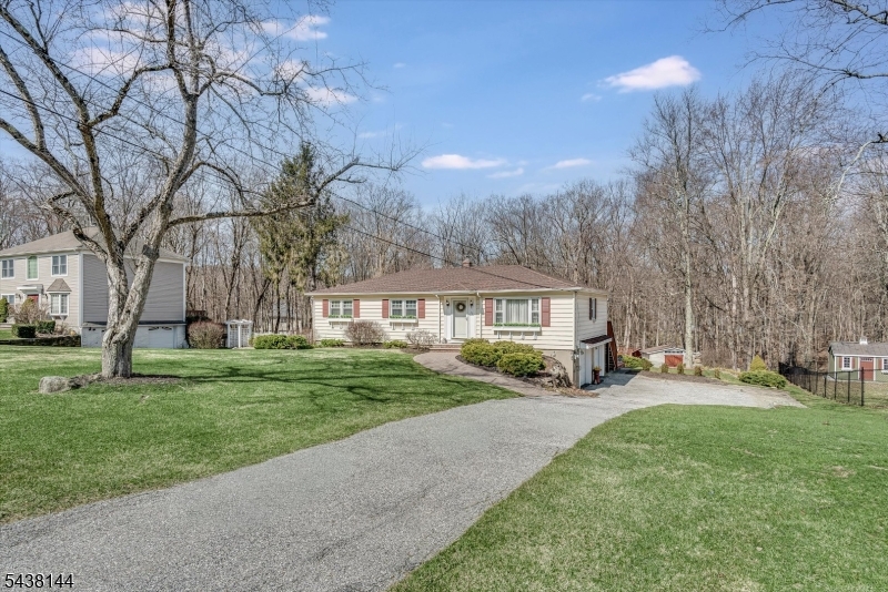 52 Castlewood Trl