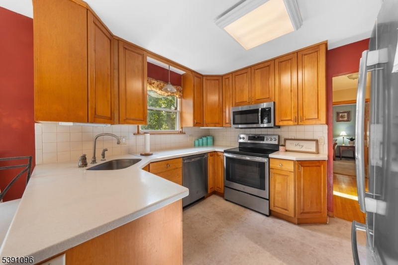 107 Meadow Rd