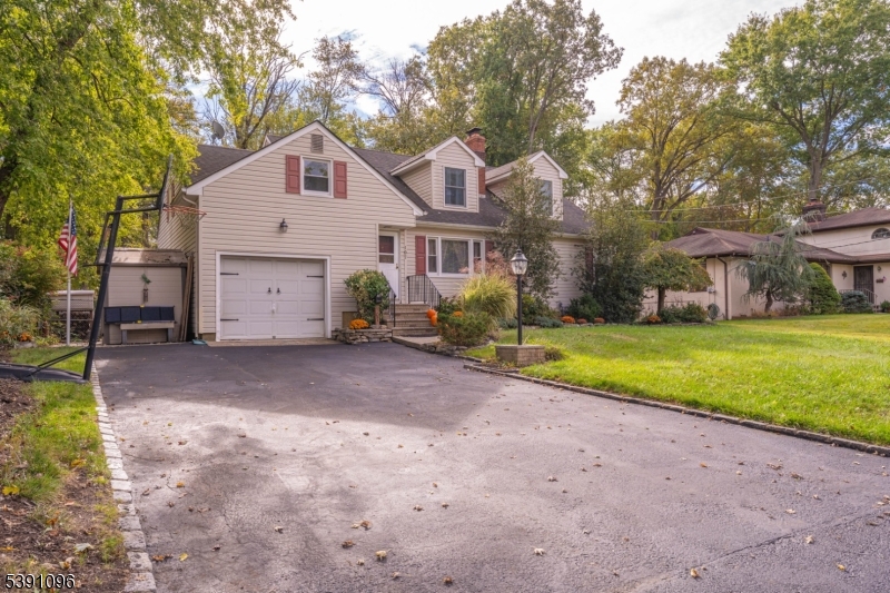107 Meadow Rd