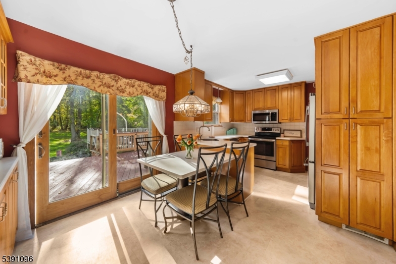 107 Meadow Rd