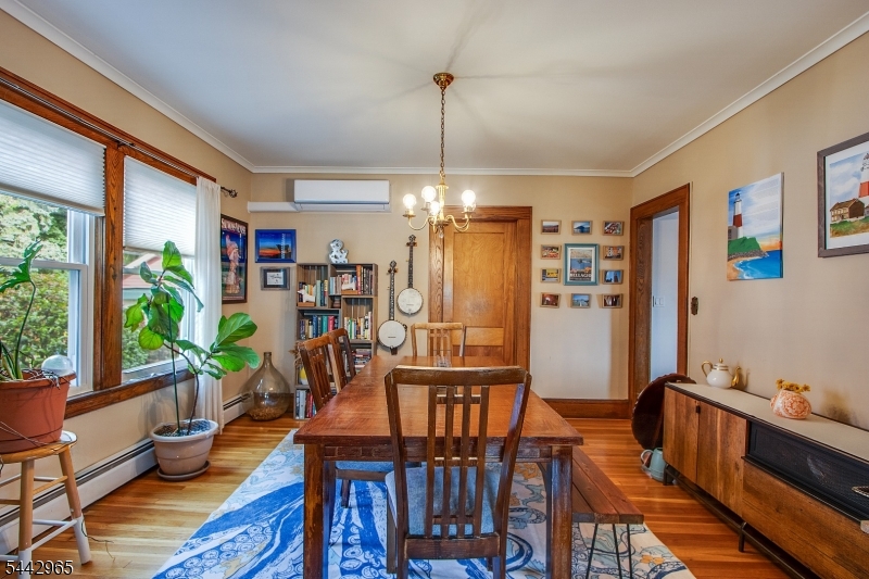 110 Lyons Pl