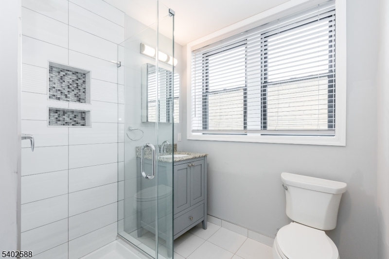 73-75 Washington St 10