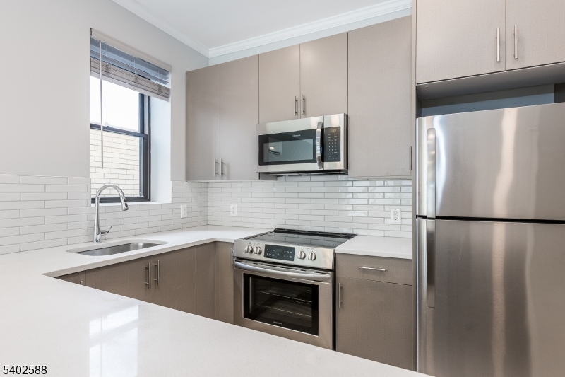 73-75 Washington St 10