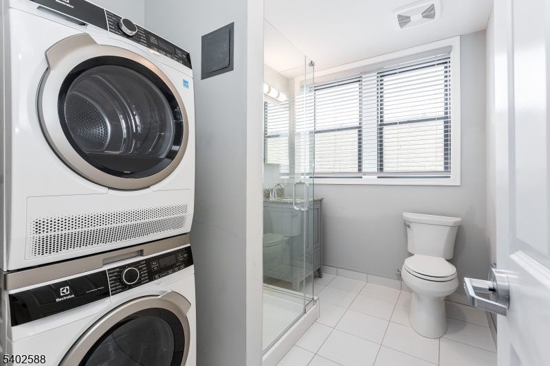 73-75 Washington St 10