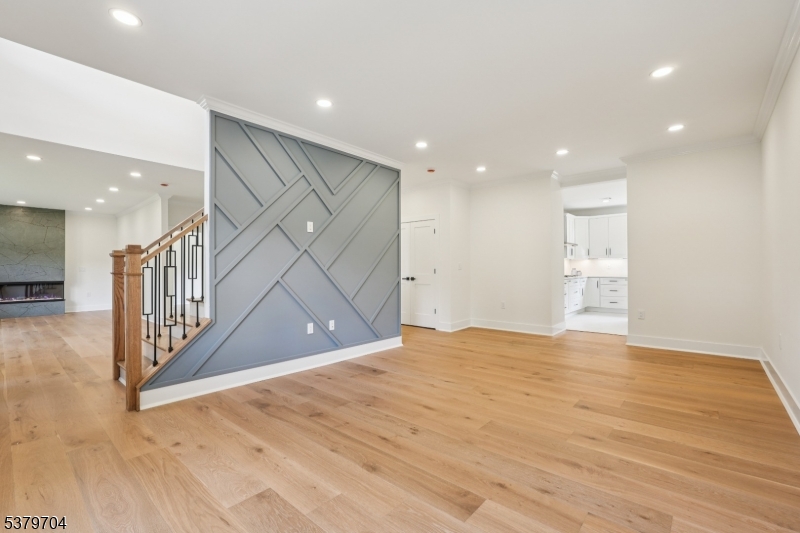 21 Walton Ave