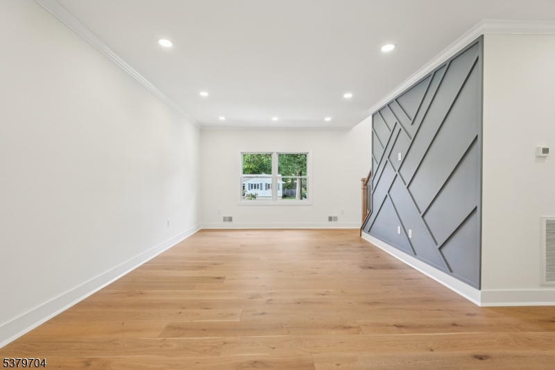 21 Walton Ave