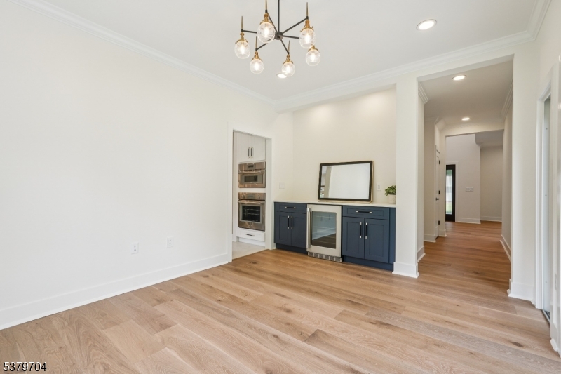 21 Walton Ave