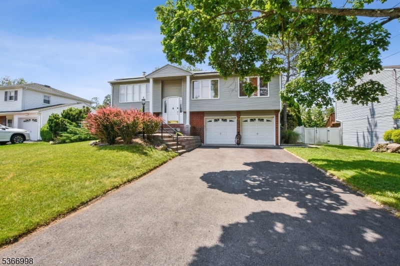 23 Midway Ct