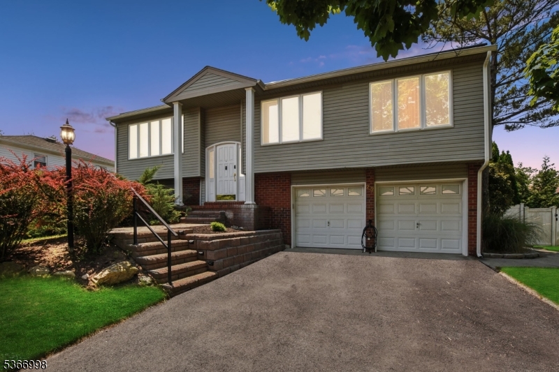 23 Midway Ct
