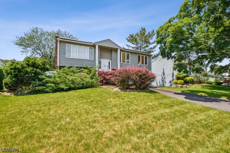 23 Midway Ct