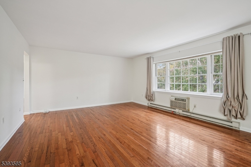 6B Lakeside Dr B