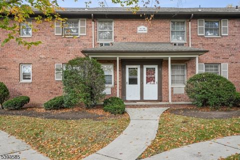 Photo of 6 Lakeside Dr #B, Millburn, NJ 07041 (MLS # 3994593)