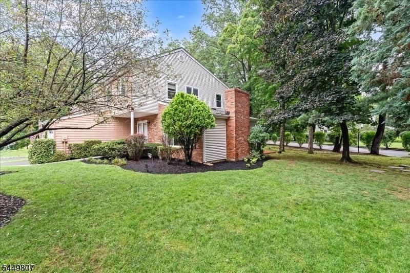108 Saratoga Sq