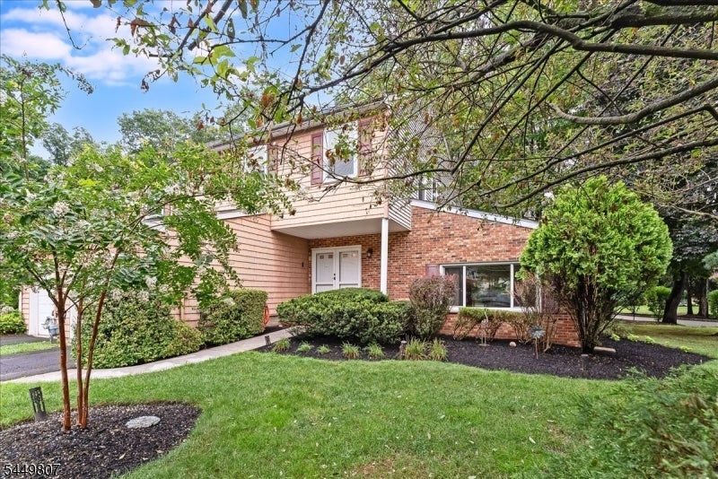108 Saratoga Sq