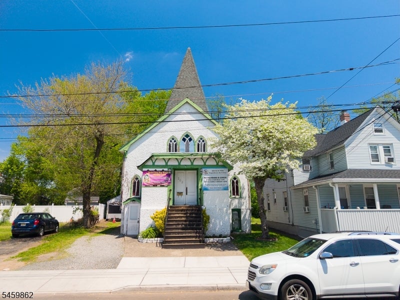 202 James St