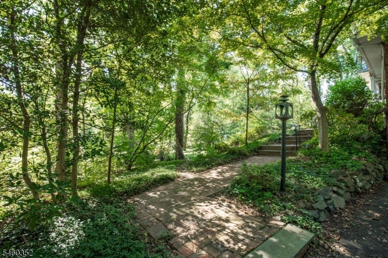 527 Ridge Rd
