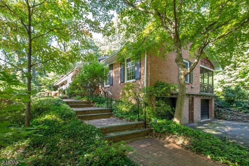 527 Ridge Rd