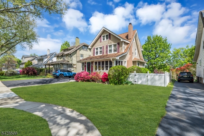 1281 Longfellow Ave