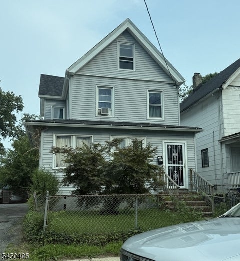 Photo for 979 W 4Th St