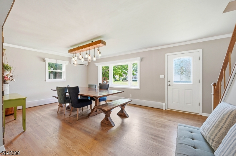 52 Roxbury Dr
