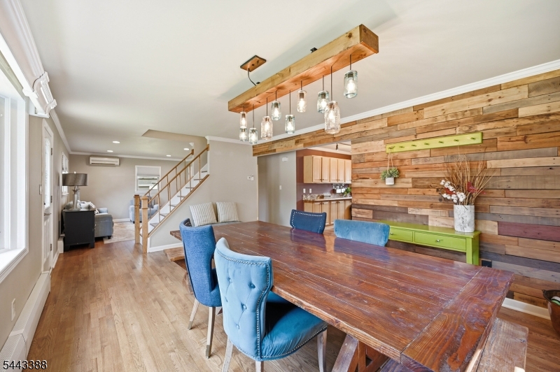 52 Roxbury Dr