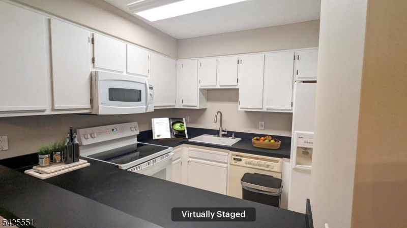 19 Plauderville Ave 208