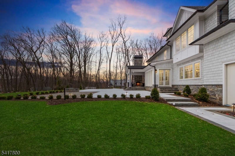 104 Chestnut Ridge Rd