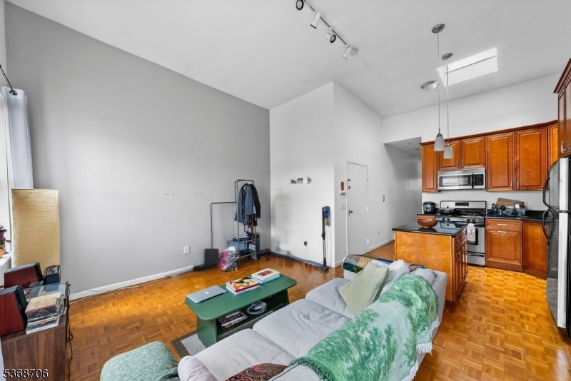 550 2Nd St 4