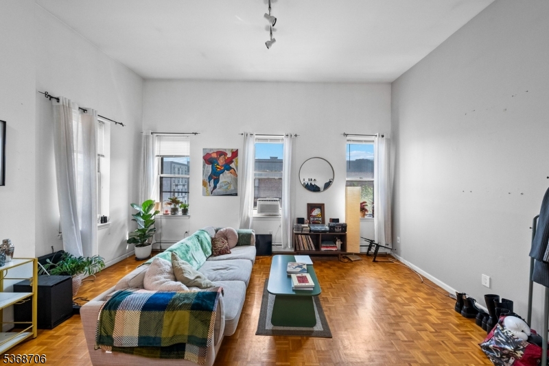 550 2Nd St 4