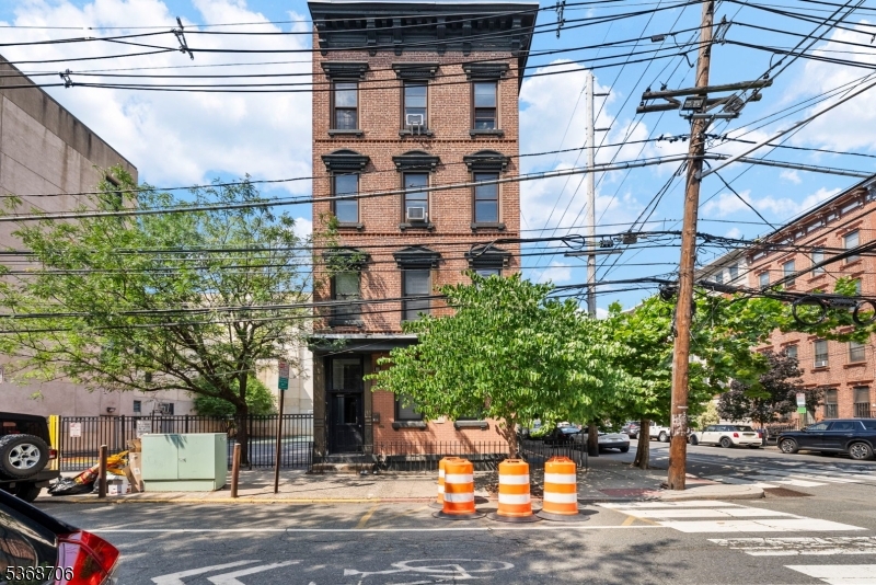550 2Nd St 4