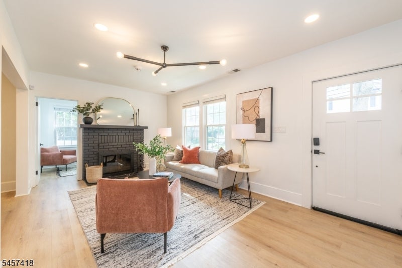 33 Waverly Ter