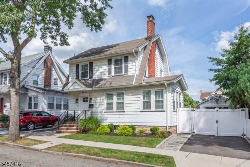 33 Waverly Ter