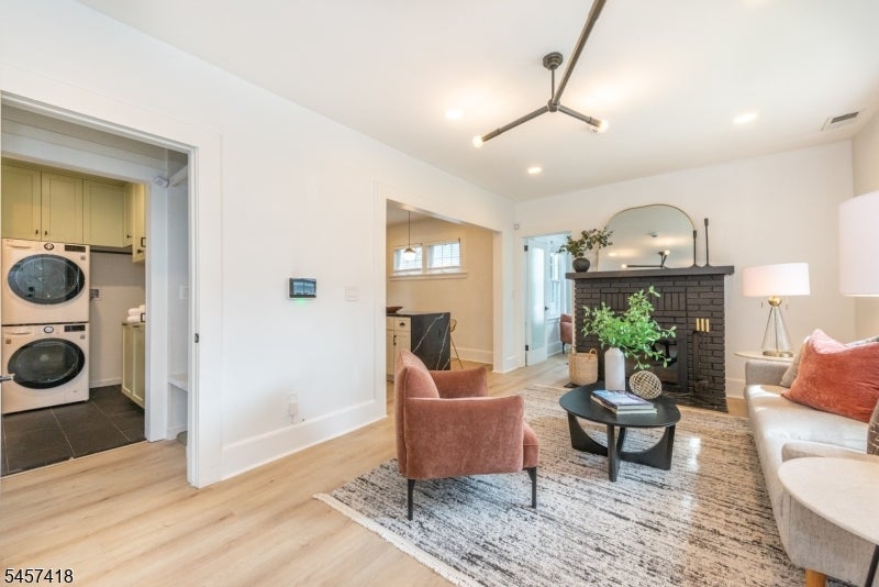 33 Waverly Ter