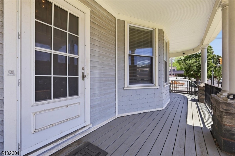 102 W Washington Ave