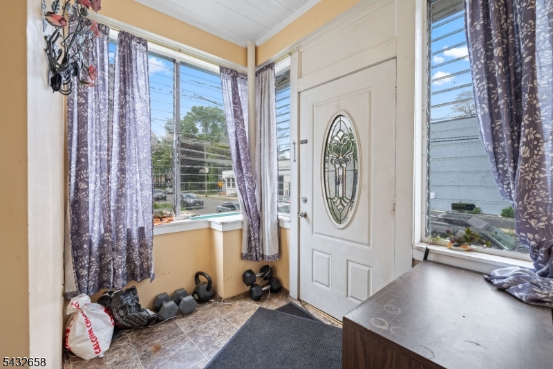 100 Montgomery Ave