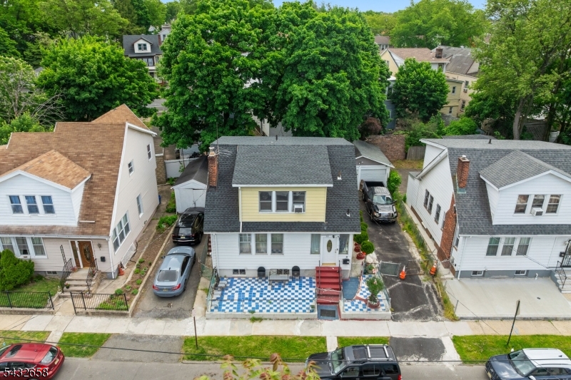 100 Montgomery Ave