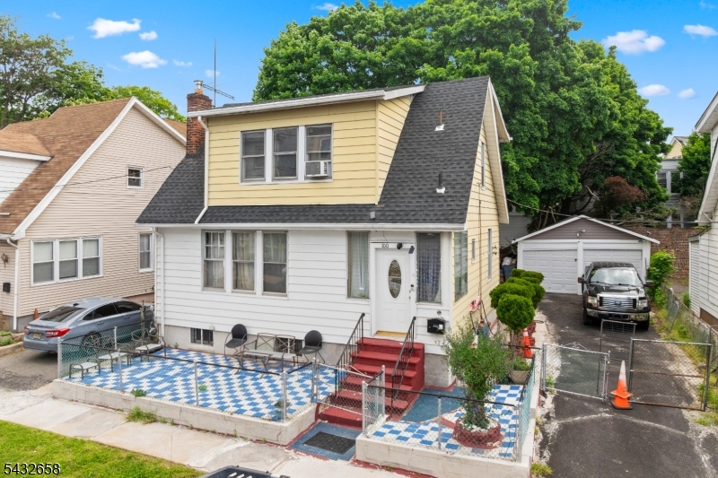 100 Montgomery Ave