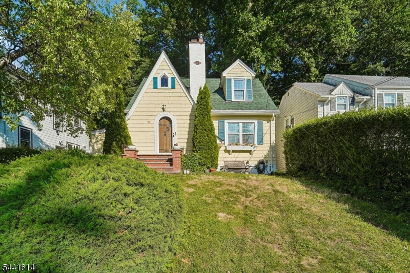 75 Rollinson St