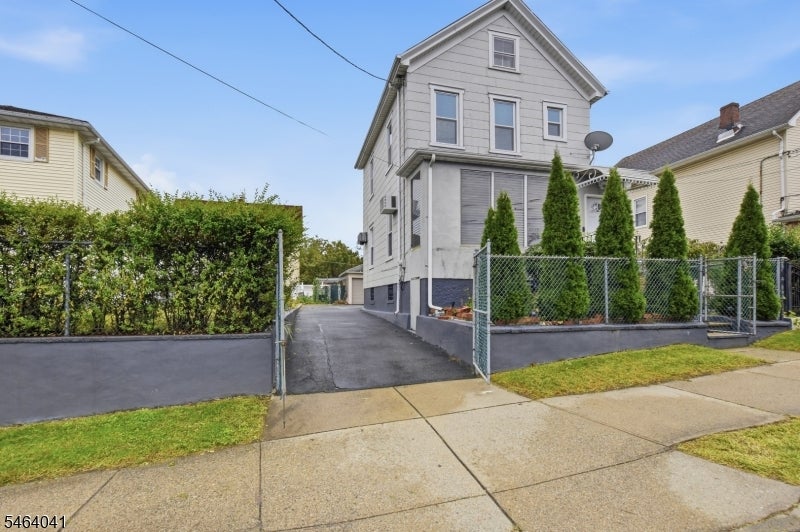 47 Durant Ave
