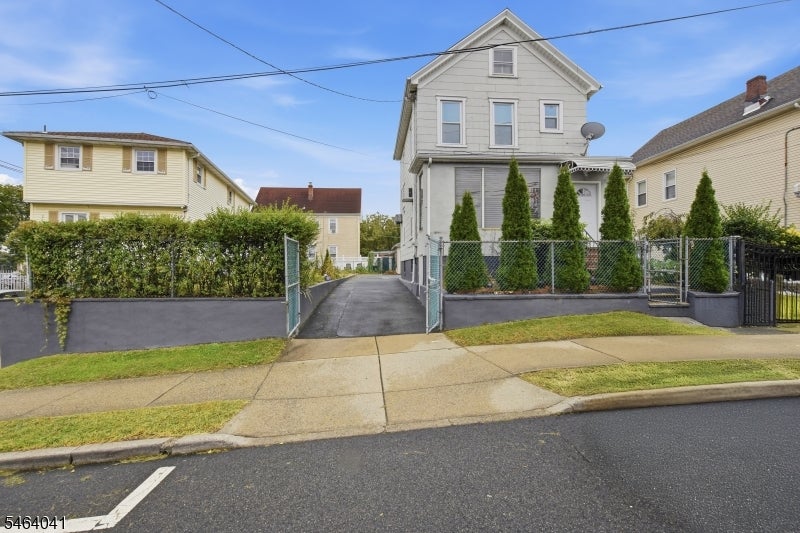 47 Durant Ave