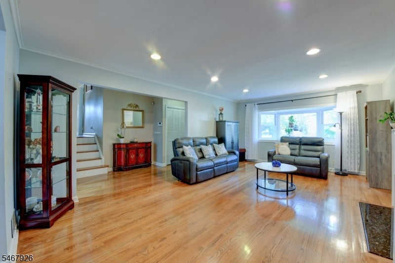 10 Lynn Dr
