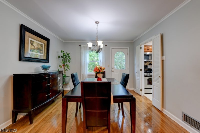 10 Lynn Dr