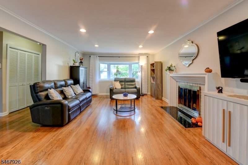 10 Lynn Dr