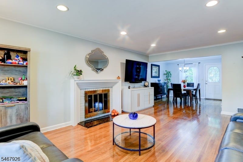 10 Lynn Dr